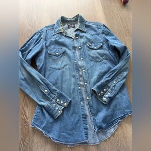 Vintage Wrangler Blue Denim Western pearl Snap Shirt cowboy